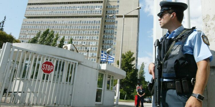 Alldaynews.gr Η ΕΛ.ΑΣ εξέδωσε εμπιστευτικό έγγραφο για σ3ξ. παρενοχλήσεις: Υψηλόβαθμος αποκαλείται «Δράκος» στην Κατεχάκη