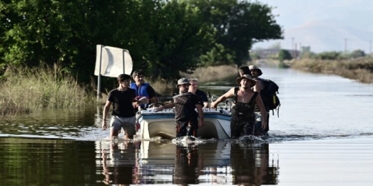 Βρέθηκε πτώμα να επιπλέει στη θάλασσα: Πιθανολογείται πως προέρχεται από τις καταστροφικές πλημμύρες στη Μαγνησία