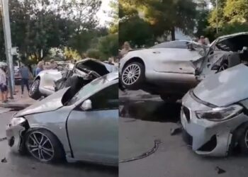 Alldaynews.gr Σοβαρό τροχαίο στη Γλυφάδα: Αυτοκίνητο «εισέβαλε» σε πάρκο και καρφώθηκε σε ΙΧ (video)