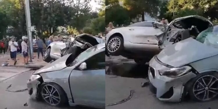 Alldaynews.gr Σοβαρό τροχαίο στη Γλυφάδα: Αυτοκίνητο «εισέβαλε» σε πάρκο και καρφώθηκε σε ΙΧ (video)