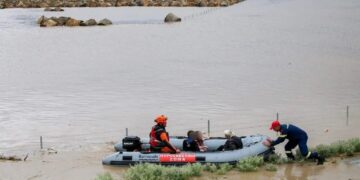 Alldaynews.gr Μοσχάτο: Δρόμος κόπηκε στα δύο – Εγκλωβίστηκαν οχήματα