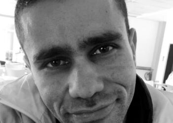 Alldaynews.gr Τραγωδία στον Πειραιά: «Σπαράζει η καρδιά μου εκεί που βλέπω να τον σπρώχνουν… δεν ήξερε μπάνιο» – Πώς περιγράφει τον Αντώνη φίλη της οικογένειας