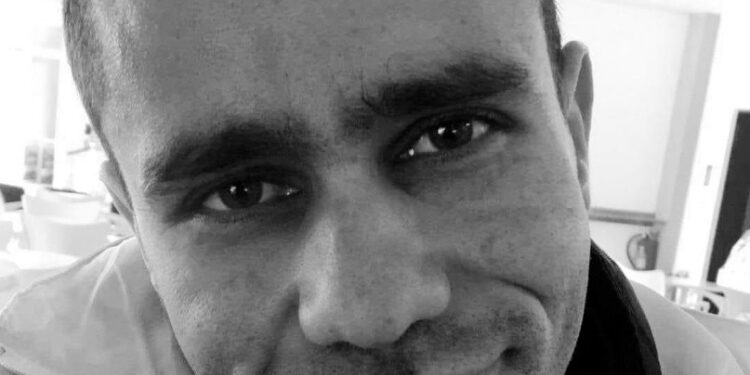 Τραγωδία στον Πειραιά: «Σπαράζει η καρδιά μου εκεί που βλέπω να τον σπρώχνουν… δεν ήξερε μπάνιο» – Πώς περιγράφει τον Αντώνη φίλη της οικογένειας