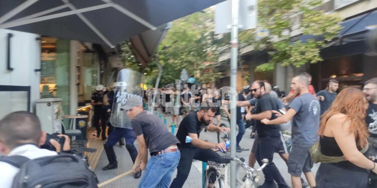 Άδεια ράφια σε σούπερ μάρκετ της Λάρισας με ελλείψεις σε τρόφιμα, φάρμακα και καύσιμα (φωτο, video)