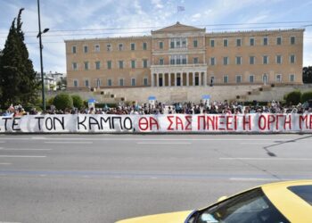 Συγκέντρωση στο Σύνταγμα: «Πνiξατε τον κάμπο, θα σας πνiξει η οργή μας»
