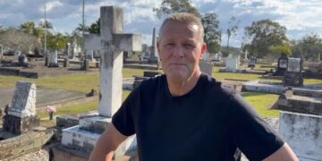 Αδιανόητο: Άντρας διακόπτει τις κηδείες μετά από εντολή των νεκρών…