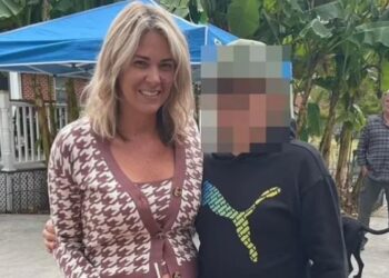 Μητέρα κατηγορείται για τον βıασμό ανήλıκων δıδύμων – Τους έπιασαν στο κρεβάτι, πού κρύφτηκαν!