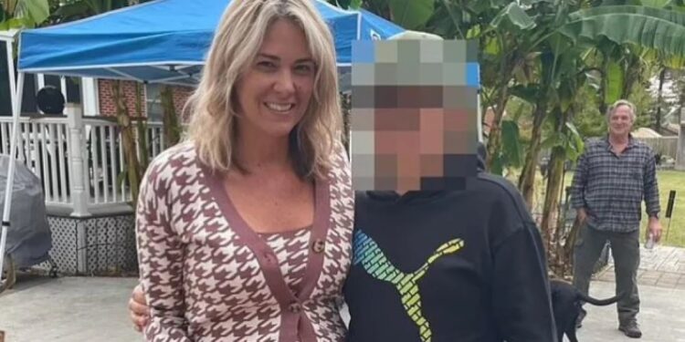 Alldaynews.gr Μητέρα κατηγορείται για τον βıασμό ανήλıκων δıδύμων – Τους έπιασαν στο κρεβάτι, πού κρύφτηκαν!