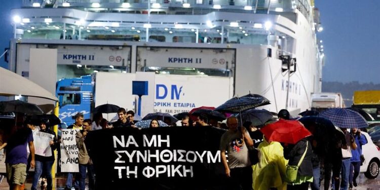 Alldaynews.gr «Αντώνη μου, παιδάκι μου, σε νιώθω παιδί μου γιατί σε πετάξανε σαν σκουπίδι όπως το κοριτσάκι μου», ξεσπά η μητέρα της Ελένης Τοπαλούδη