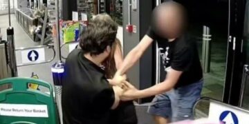 Alldaynews.gr Αδιανόητο περιστατικό: Ληστής επιτέθηκε με βελόνες σε υπαλλήλους σούπερ μάρκετ και κόλλησαν τον ιό του HIV!