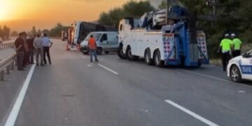 Alldaynews.gr Ασύλληπτη Τραγωδία στην άσφαλτο: 6 νεκροί και 43 τραυματίες σε σύγκρουση φορτηγού με πούλμαν (φωτο, video)