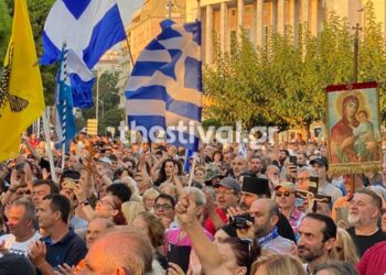 Θεσσαλονίκη-Τώρα: Μεγάλη συγκέντρωση κατά των νέων ταυτοτήτων στον Λευκό Πύργο[Φωτογραφίες]