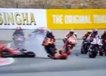 Χαμός στο MotoGP: Ο Μπίντερ πάτησε τον πεσμένο Μπανάια στο χάος της Βαρκελώνης