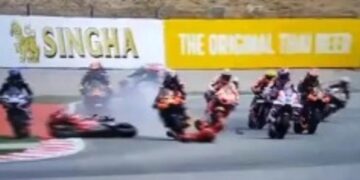 Alldaynews.gr Χαμός στο MotoGP: Ο Μπίντερ πάτησε τον πεσμένο Μπανάια στο χάος της Βαρκελώνης