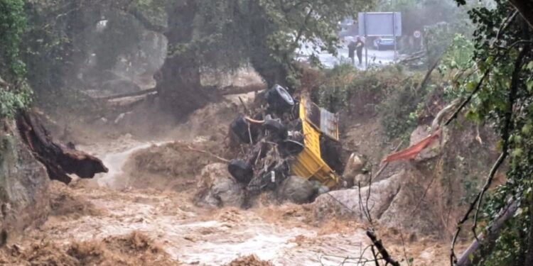 Alldaynews.gr Κακοκαιρία Daniel: Τραγωδία για Νιόπαντρο ζευγάρι-Παρασύρθηκε στη θάλασσα μαζί με το σπίτι όπου έμενε