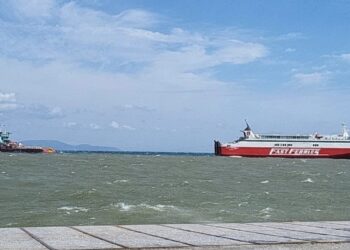 Alldaynews.gr Ραφήνα: Εγκλωβισμένοι από το πρωί οι 750 επιβάτες του Fast Ferries Andros, άγνωστο πότε θα δοθεί λύση