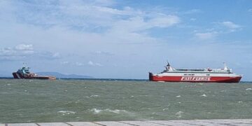 Ραφήνα: Εγκλωβισμένοι από το πρωί οι 750 επιβάτες του Fast Ferries Andros, άγνωστο πότε θα δοθεί λύση