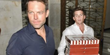 Τι έκανε ο Κασσελάκης με τον σύντροφό του μετά τον θρίαμβο στις εκλογές ΣΥΡΙΖΑ[Φωτογραφίες]