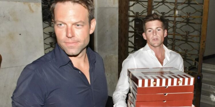 Τι έκανε ο Κασσελάκης με τον σύντροφό του μετά τον θρίαμβο στις εκλογές ΣΥΡΙΖΑ[Φωτογραφίες]