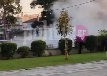 Λάρισα: Χαμός με την επίσκεψη Μητσοτάκη-ΜΑΤ κάνουν χρήση χημικών-Τραυματίστηκε Αστυνομικός