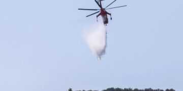 Alldaynews.gr Φωτιά στο Παγγαίο: Ενισχύθηκαν οι δυνάμεις – Ρίψεις νερού από ένα ελικόπτερο