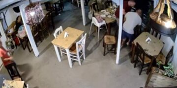 Κρήτη: «Δεν μπορούσε να ανασάνει» – Έσωσε κοριτσάκι που πνιγόταν σε ταβέρνα[video]