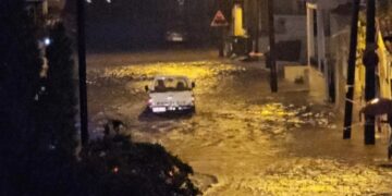 Κακοκαιρία Elias – Τρίκαλα: «Ποτάμια» οι δρόμοι μετά από μία ώρα βροχόπτωσης