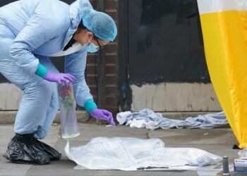 Alldaynews.gr Νέα Φρίκη: 17χρονος πρόσφερε λουλούδια σε 15χρονη, εκείνη δεν τα πήρε και τη σκότωσe με ματσέτα