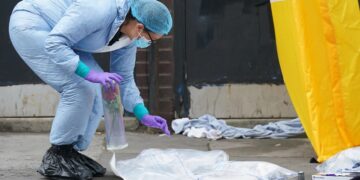 Alldaynews.gr Νέα Φρίκη: 17χρονος πρόσφερε λουλούδια σε 15χρονη, εκείνη δεν τα πήρε και τη σκότωσe με ματσέτα