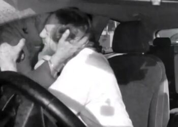 Η σκηνή ανάμεσα σε δύο αγνώστους που ραγίζει καρδιές – «Έχασα τον γιο μου πέρυσι και μου τον θυμίζεις τόσο πολύ»[video]