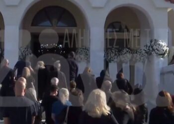 «Φώτη μου, Φώτη μου, καρδιά μου»- Σπαραγμός και Οδύνη στην κηδεία του 65χρονου που δολοφονήθηκε από τον γιο του[video]