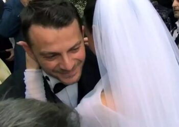 Alldaynews.gr Σήμερα γάμος γίνεται – Γιώργος Αγγελόπουλος: Συγκινημένος όταν αντίκρισε τη Δήμητρα Βαμβακούση στην εκκλησία (φωτο, video)