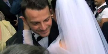 Alldaynews.gr Σήμερα γάμος γίνεται – Γιώργος Αγγελόπουλος: Συγκινημένος όταν αντίκρισε τη Δήμητρα Βαμβακούση στην εκκλησία (φωτο, video)