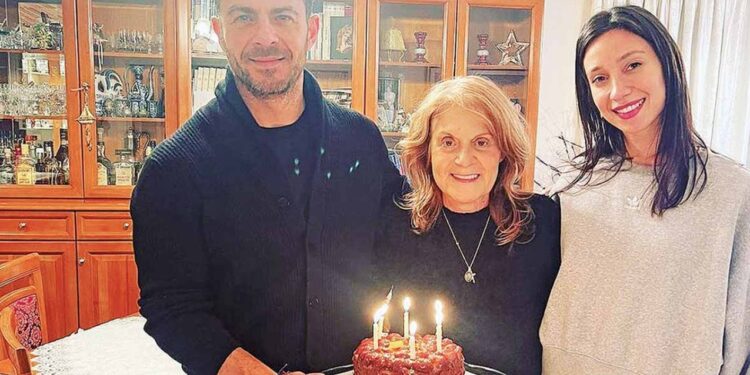 Alldaynews.gr Θείος Γιώργου Αγγελόπουλου: «Η αδελφή μου κρατήθηκε στη ζωή για να τον δει παντρεμένο»-Τα τελευταία της λόγια