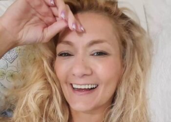 Τραγωδία στη Λιβύη: «Η Εύη μας έφυγε για να κλείσει τον κύκλο και να αποτελειώσει τους γονείς της» – Συγκλονίζει ο θείος της αξιωματικού