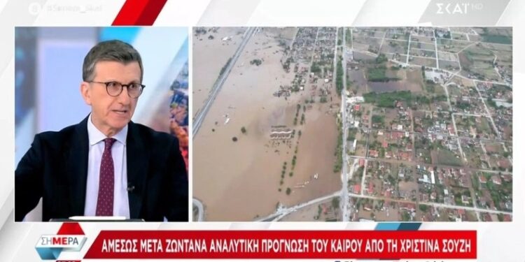 Απίστευτες εικόνες από εγκλωβισμένους ηλικιωμένους: Τα νερά βάζουν στα σπίτια και φίδια