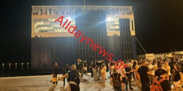 Alldaynews.gr Συμβαίνει Τώρα: ”Οργή Θεού” στο λιμάνι του Ηρακλείου έξω από το Blue Horizon για τον Αντώνη- “Δολοφόνοι” φώναζε ο κόσμος (φωτο, video)