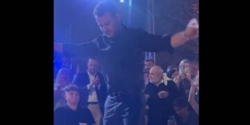 Γιώργος Αγγελόπουλος: Χόρεψε ζεϊμπέκικο του Μητροπάνου στον γάμο – Αποθεώνεται από τους καλεσμένους