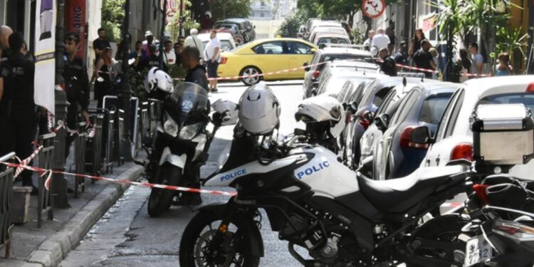 Έγκλημα στον Πειραιά: Τον πυροβόλησε δύο φορές στο κεφάλι για μία θέση πάρκινγκ[Φωτογραφίες]