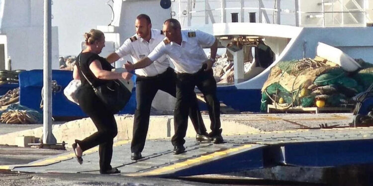 Alldaynews.gr Λίγα χρόνια πριν, στο λιμάνι της Ραφήνας, τράβηξα αυτήν τη φωτογραφία