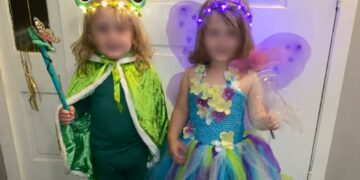 Alldaynews.gr Τραγωδία με δίδυμα αδελφάκια: Αποκοιμήθηκαν αγκαλιασμένα σε ξύλινο μπαούλο και πέθαναν από ασφυξία