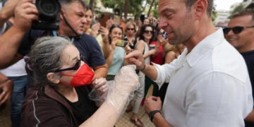 Η υποδοχή… super star του Κασσελάκη στη Νέα Σμύρνη και το απρόοπτο με την Ελένη Λουκά – «Είσαι του σατανά»!