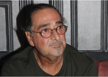 Alldaynews.gr Παλεύει γενναία για τη ζωή του ο Βασίλης Καρράς: Αν δεν τα καταφέρει ζήτησε να είναι όλοι ντυμένοι στα λευκά και αντί για δάκρυα να ακούγονται μπουζούκια και τραγούδια