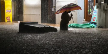 Alldaynews.gr Ανεξέλεγκτη η κατάσταση στον Βόλο – «Κλειστείτε σπίτια σας, ανεβείτε σε ορόφους», λέει ο Μπέος