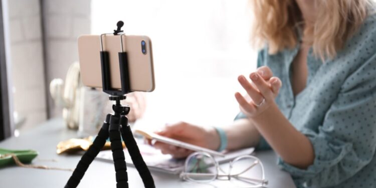 ”Πάγωσε” γυναίκα στη Λαμία-Τι είδε απο την κάμερα να γίνεται στο σπίτι της