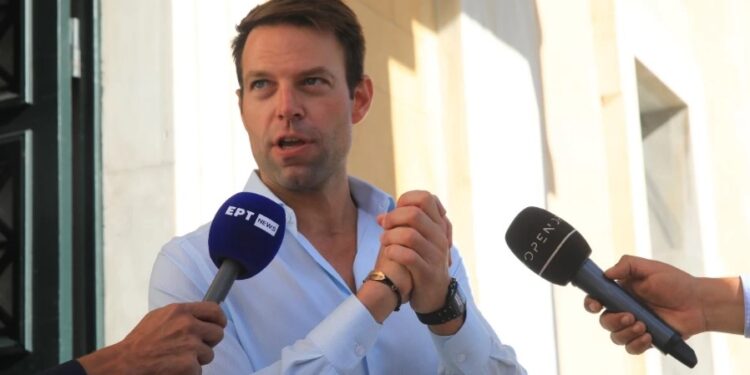 Τι έκανε ο Κασσελάκης με τον σύντροφό του μετά τον θρίαμβο στις εκλογές ΣΥΡΙΖΑ[Φωτογραφίες]