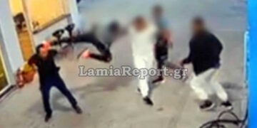 Λαμία: Άγριος ξυλοδαρμός καρκινοπαθή που αρνήθηκε να βάλει δωρεάν βενζίνη σε Ρομά – Βίντεο ντοκουμέντο