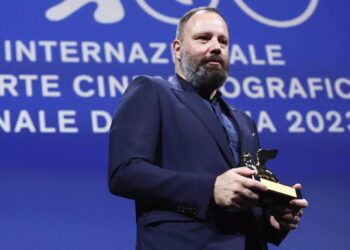 Ο Γιώργος Λάνθιμος κέρδισε το Χρυσό Λέοντα στο Φεστιβάλ Βενετίας για το «Poor Things»