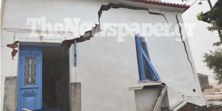 Alldaynews.gr Σπίτια έχουν πέσει μέσα σε ρέμα στο χωριό Χόρτο στο Πήλιο! Σκαρφάλωσαν στα δέντρα για να σωθούν από τους χειμάρρους