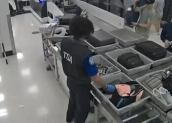 Έτσι ξαφρίζουν τις τσάντες στον έλεγχο αποσκευών οι υπάλληλοι αεροδρομίου (video)